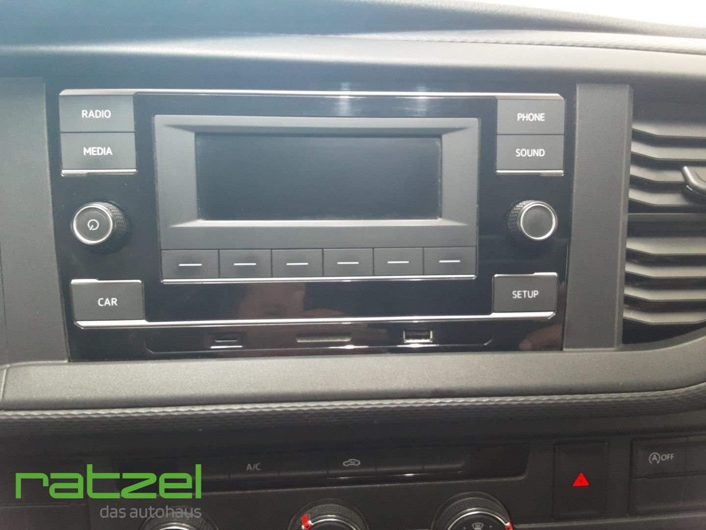 Fahrzeugabbildung Volkswagen T6.1 Kombi Kastenwagen KR 2.0 TDI AHK DAB Notbre