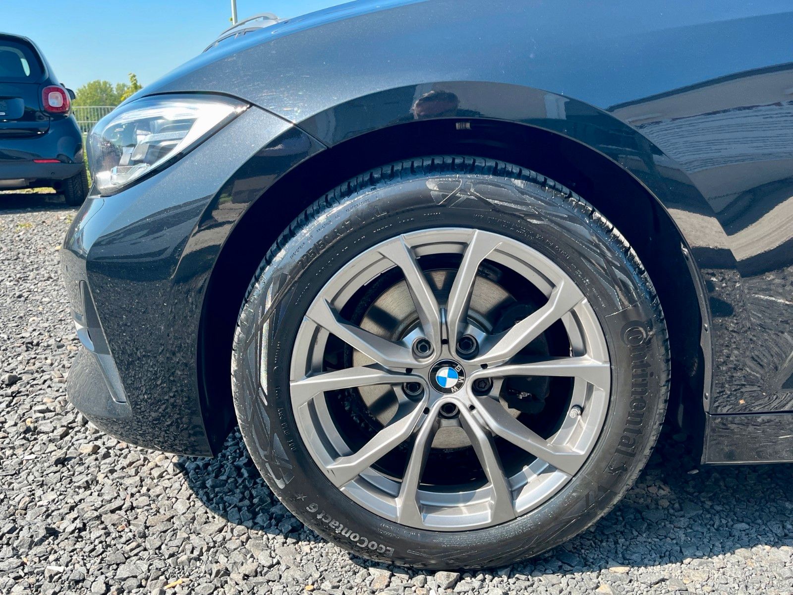 Fahrzeugabbildung BMW 320d xDrive Aut. SPORT LINE Navi LED AHK M Lenkr