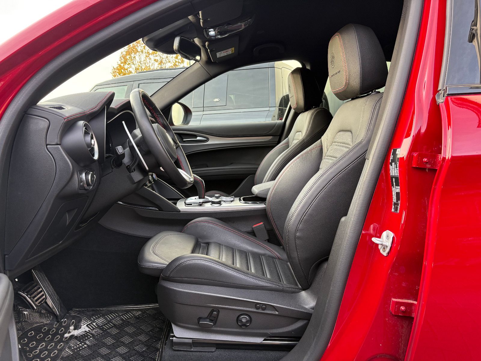 Fahrzeugabbildung Alfa Romeo Stelvio Competizione Q4/HARMAN/KARDON/KAMEERA