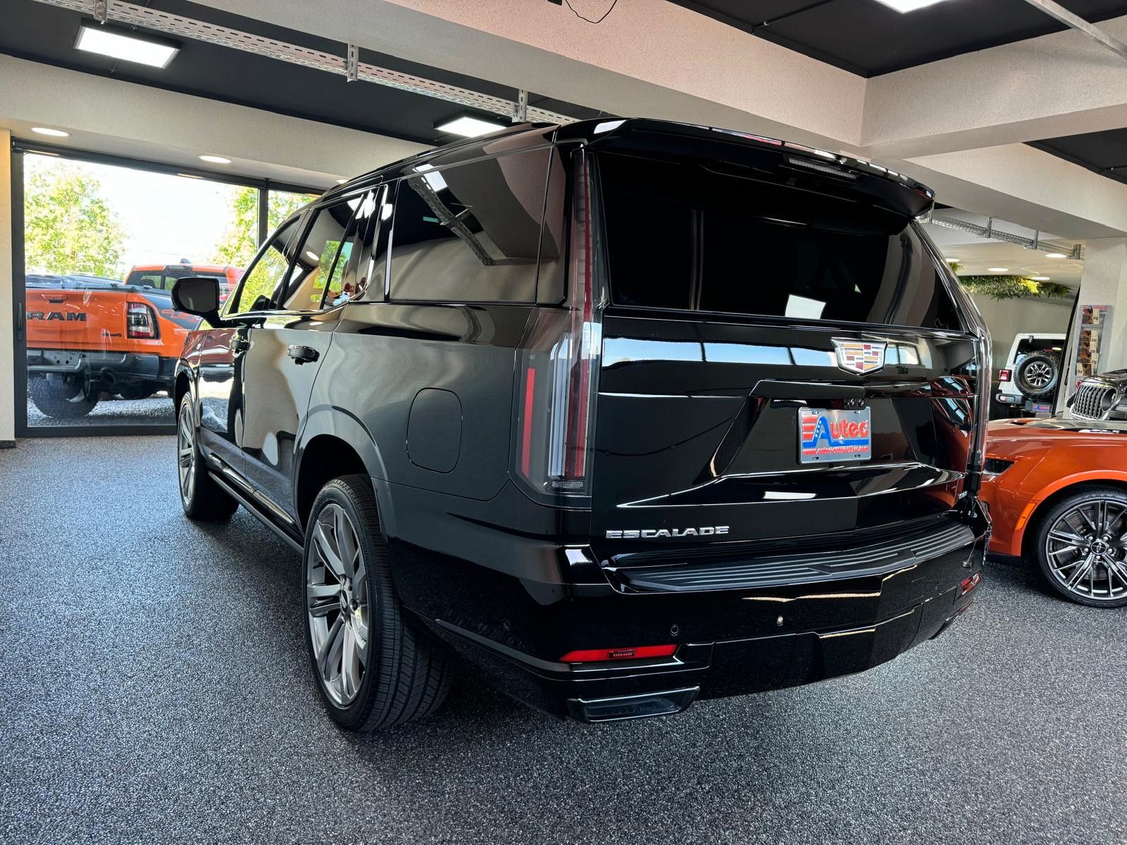 Fahrzeugabbildung Cadillac 2026 ESCALADE SPORT PLATINUM 6.2 V8-24"-ABV EXEC