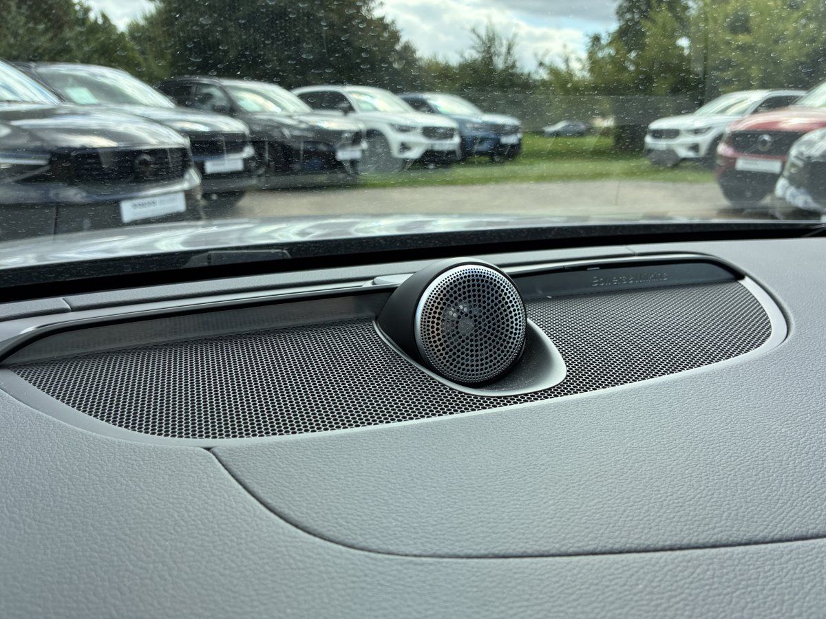 Volvo V60 B4 Ultra Dark *Massage, Head-Up, B&W* foto 16