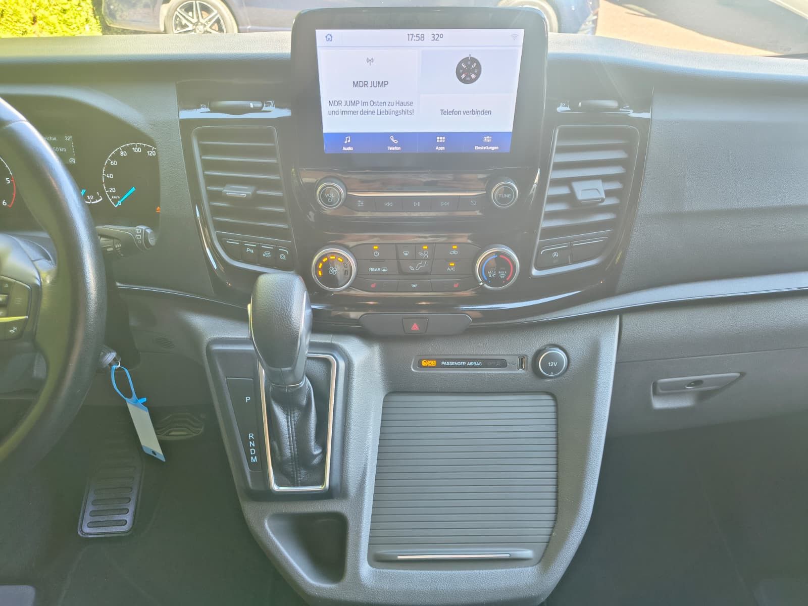 Fahrzeugabbildung Ford Tourneo Custom 320 Aut. L2 BI-XEN+SHZ+CARPLAY+8S