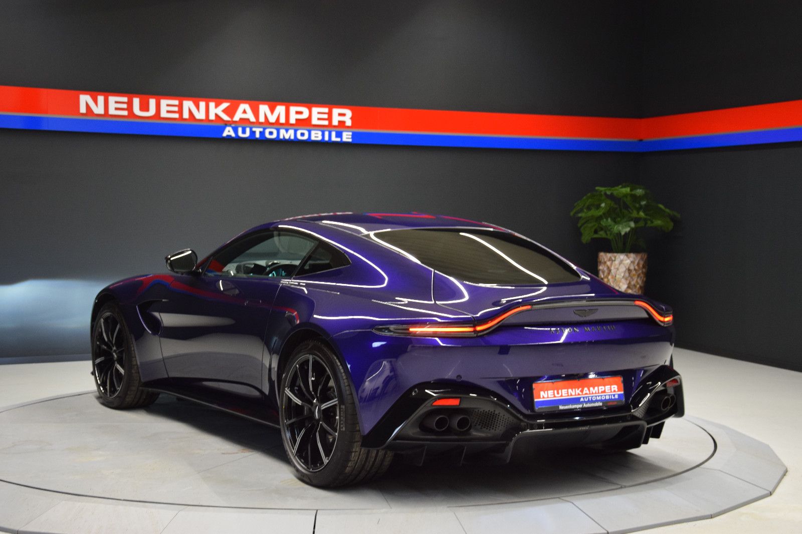 Fahrzeugabbildung Aston Martin V8 Vantage 4.0 V8 02/2027 Garantie