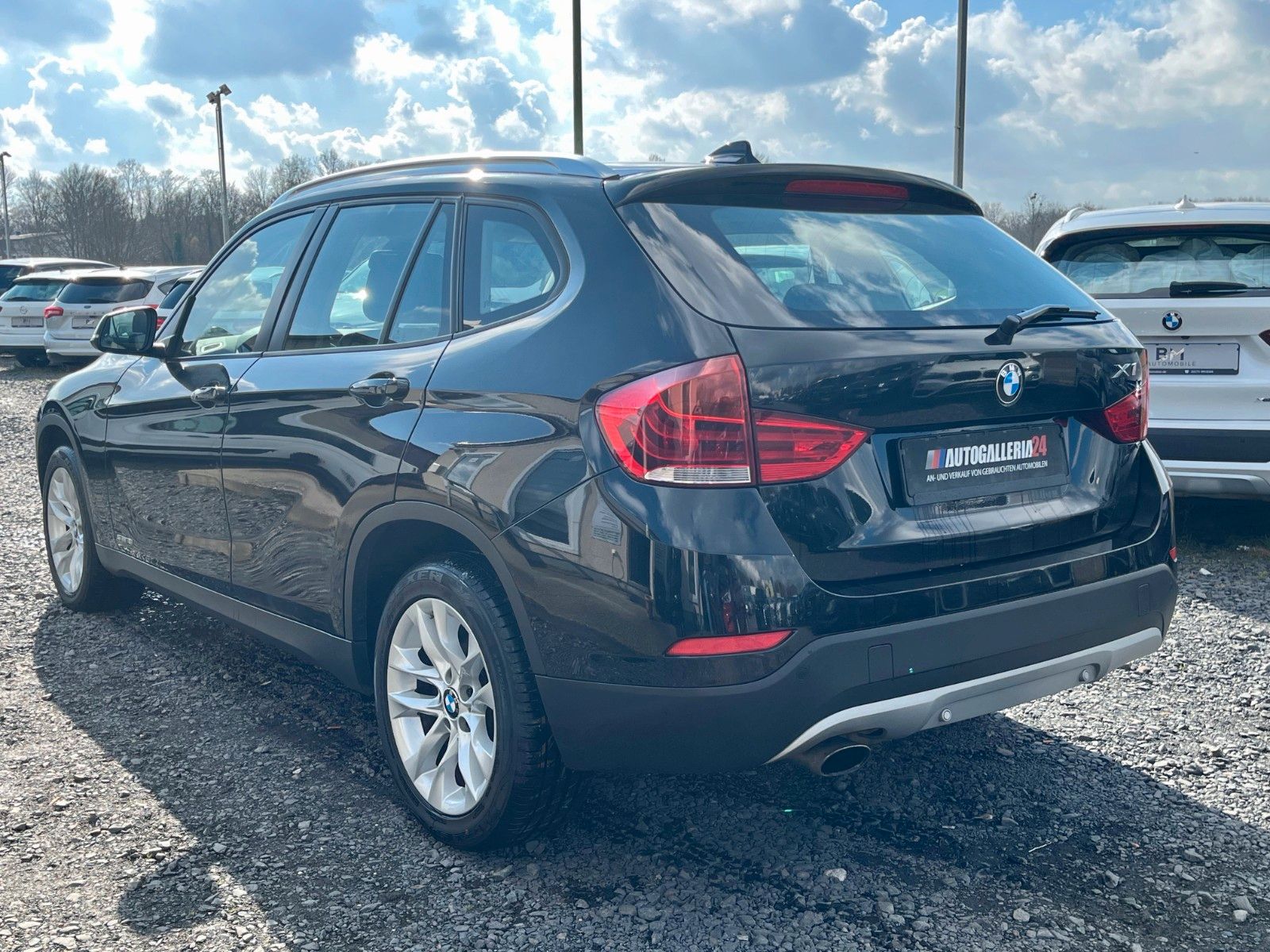 Fahrzeugabbildung BMW X1 sDrive18i Aut. Navi Klima 17"LMR 8-Fach 2.HD