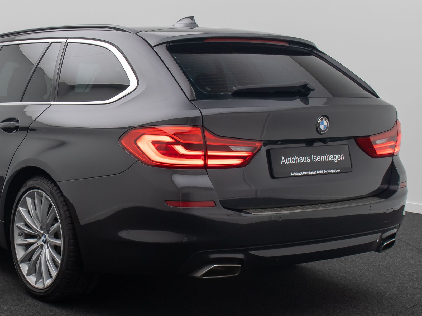 Fahrzeugabbildung BMW 540i xD HUD Kamera MSport Komfort Panorama19Zoll