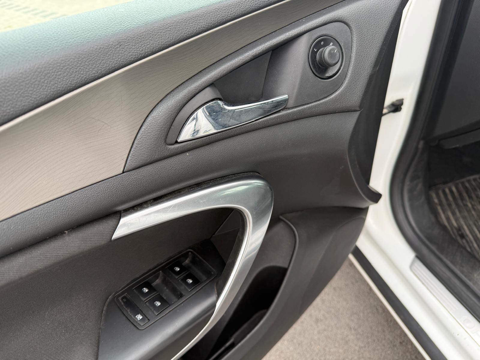 Opel Insignia 2012 — photo 21