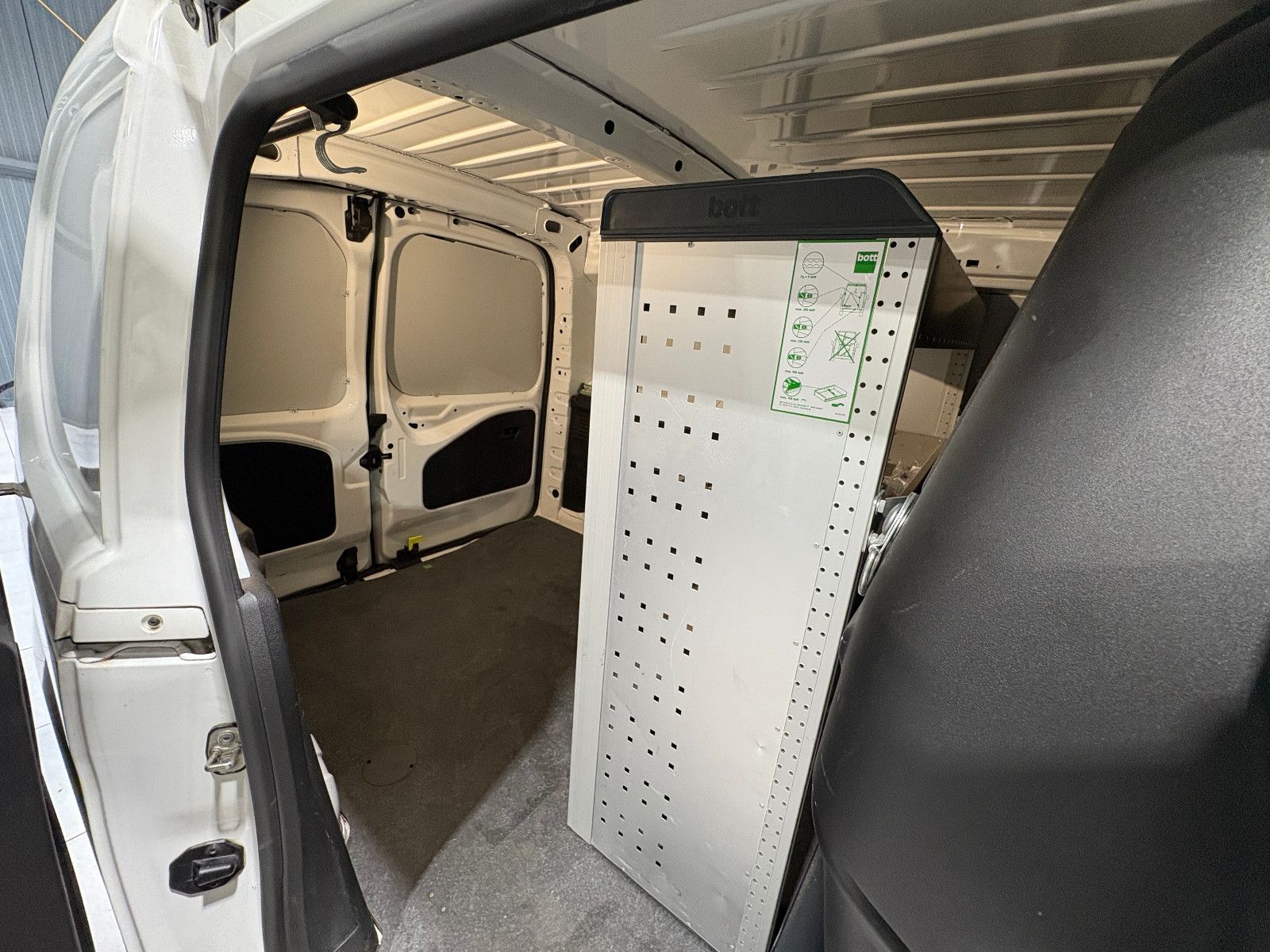 Fahrzeugabbildung Opel Combo E Cargo Edition/2-SITZ/APPLE/AHK/KLIMA