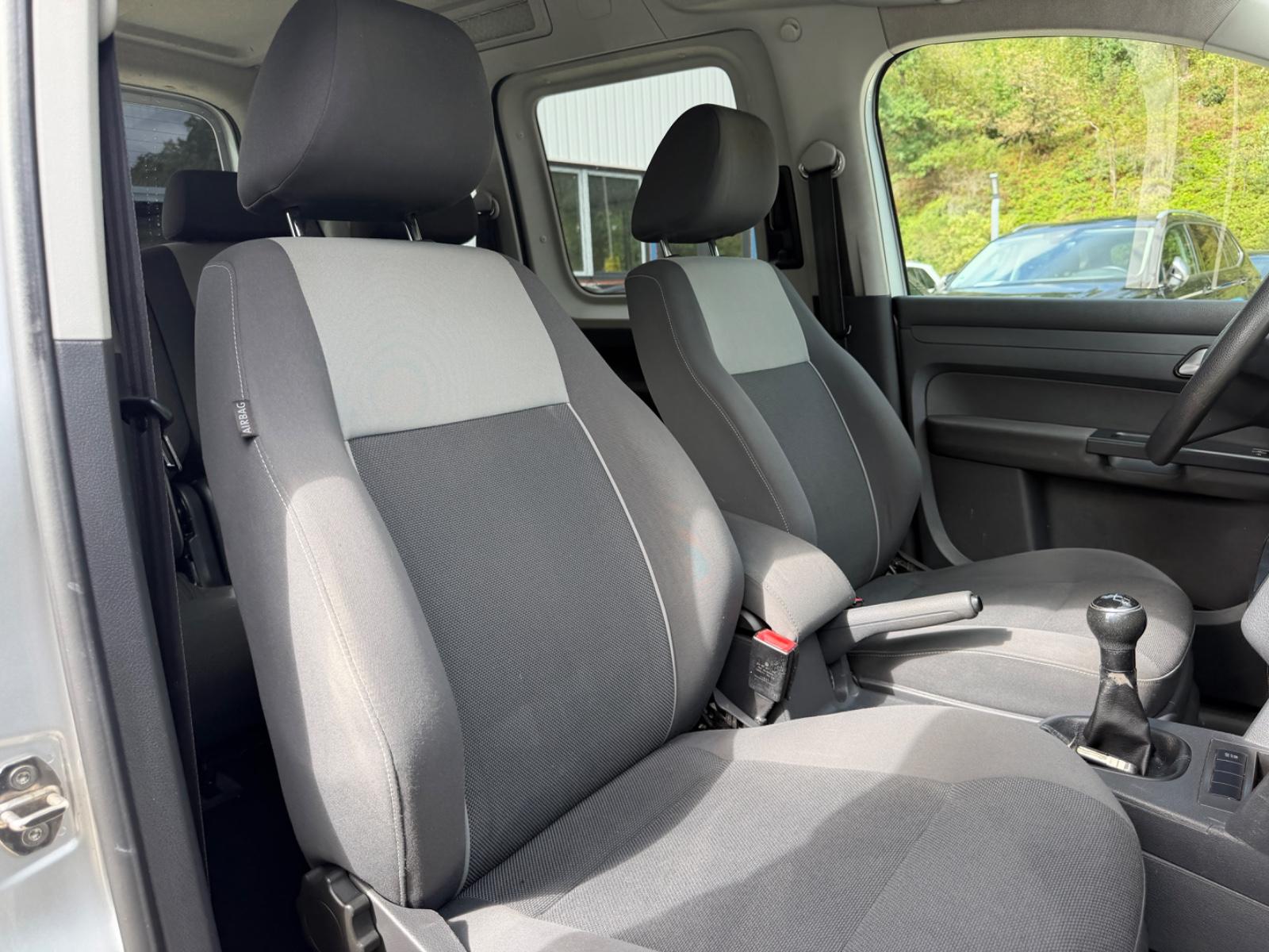Volkswagen Caddy Kombi Trendline 7Sitze/Klima/Tempo/TÜVNeu