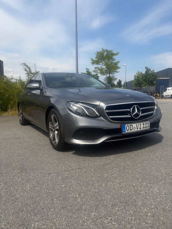 Image of Mercedes-Benz E 200