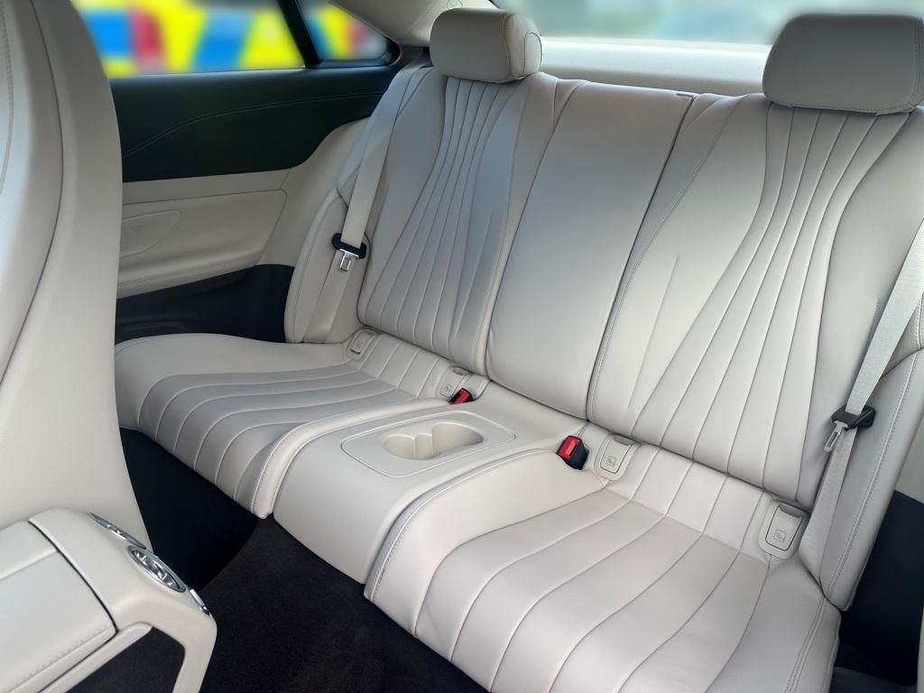 Fahrzeugabbildung Mercedes-Benz E 450 Coupé 4M 2xKlima 360 AUT DynLicht Kam. LED