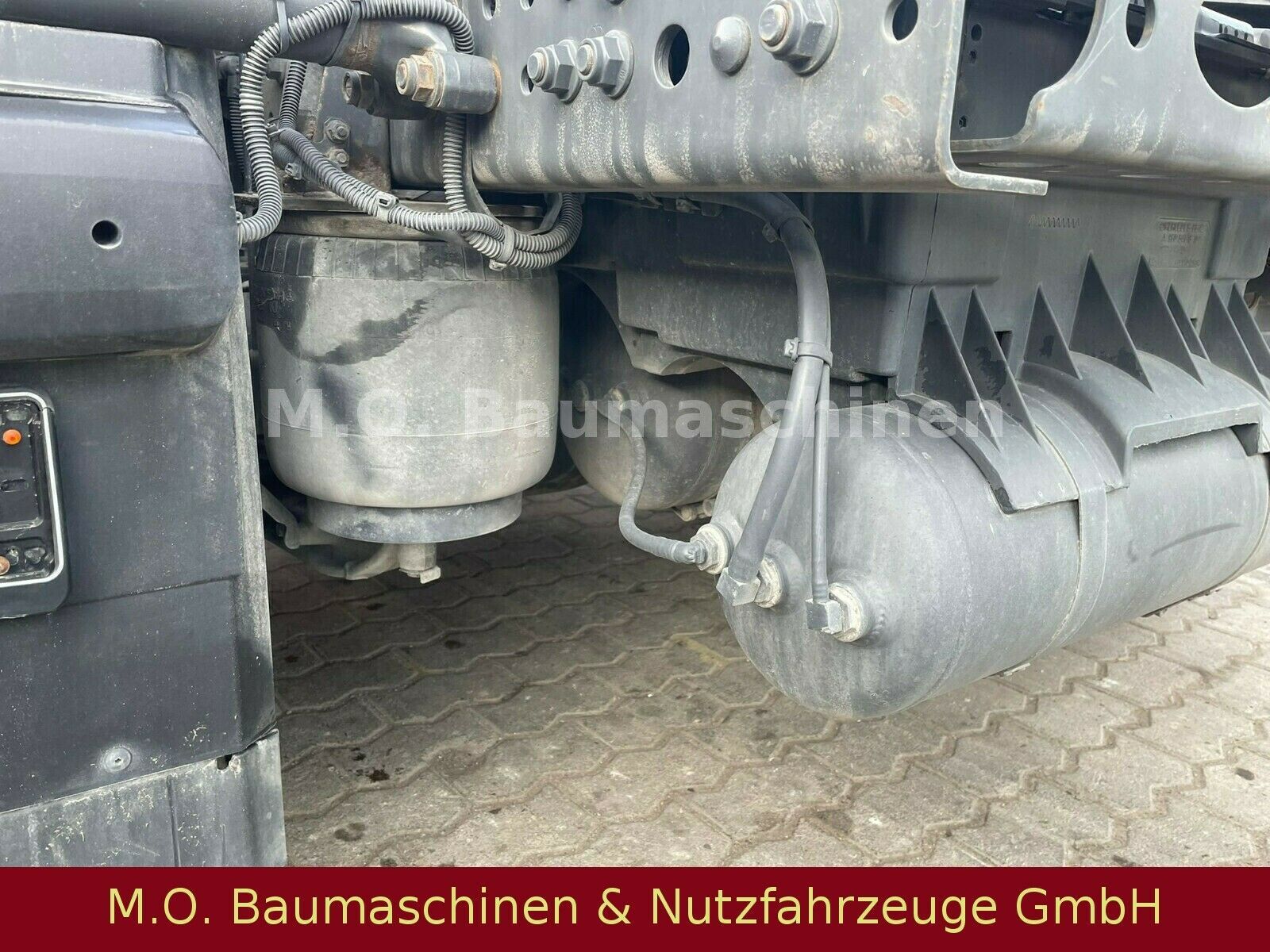 Fahrzeugabbildung Mercedes-Benz Actros 1843 / AC/ / Kipphyr./ Motorschaden /