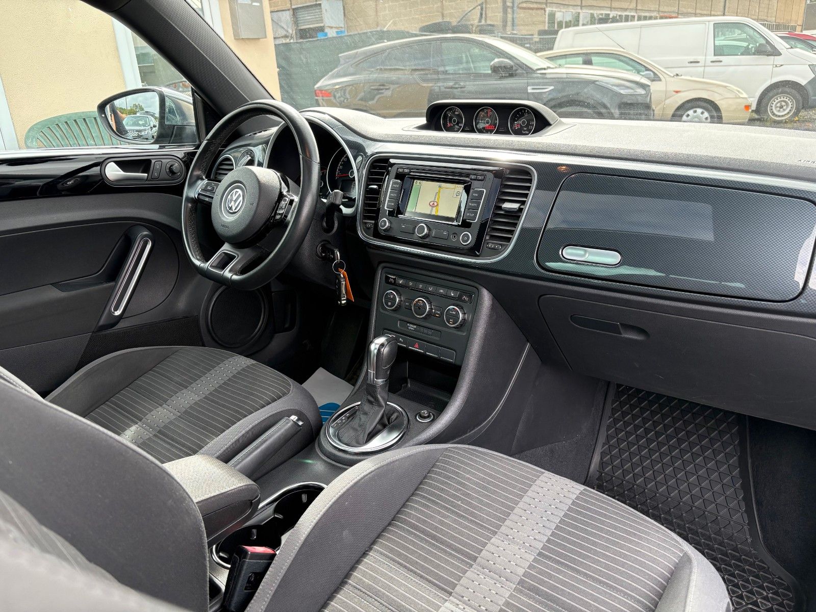 Fahrzeugabbildung Volkswagen Beetle 2.0 TSI DSG SPORT Navi Pano Xenon 147 kW