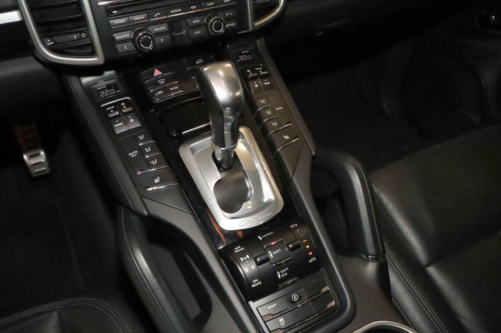 Fahrzeugabbildung Porsche Cayenne S Diesel Luftfederung, AHK, Panorama,21"