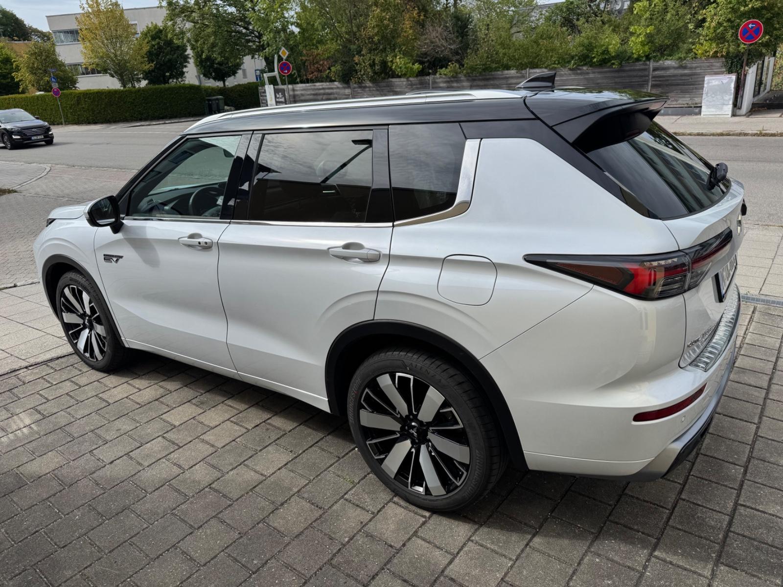 Mitsubishi LUXURY  2.4 PHEV 100 kW S-AWC Top