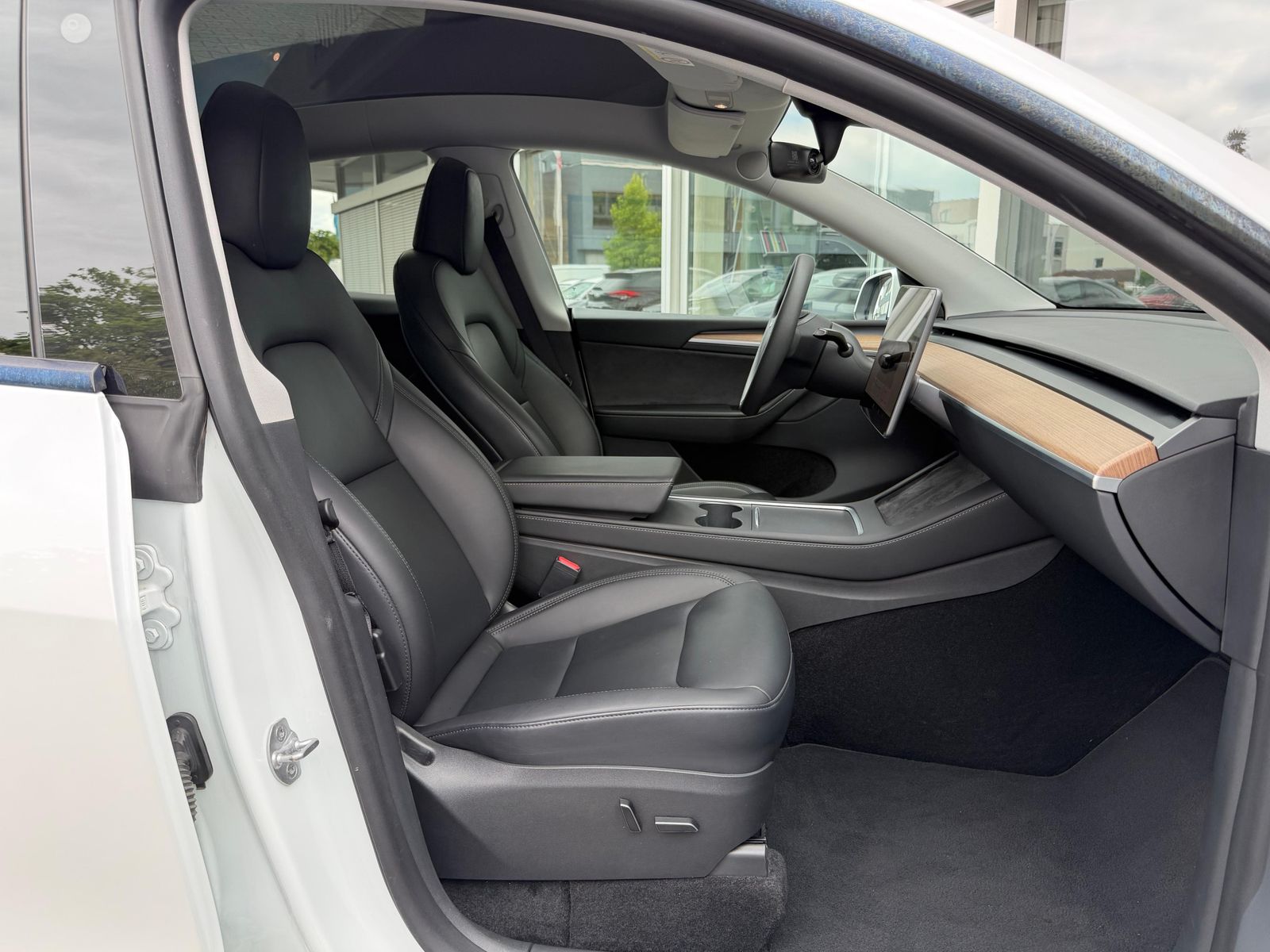Fahrzeugabbildung Tesla Model Y LR Dual AWD PANO+STDHZ+NAVI+LED+ACC+19"+