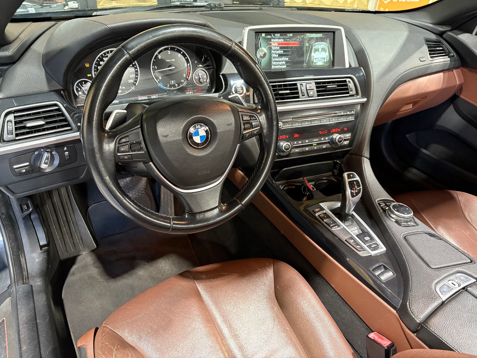 Fahrzeugabbildung BMW 640 Cabrio d xDrive/KAMERA/NAVI/MEMORY/BI-XENON