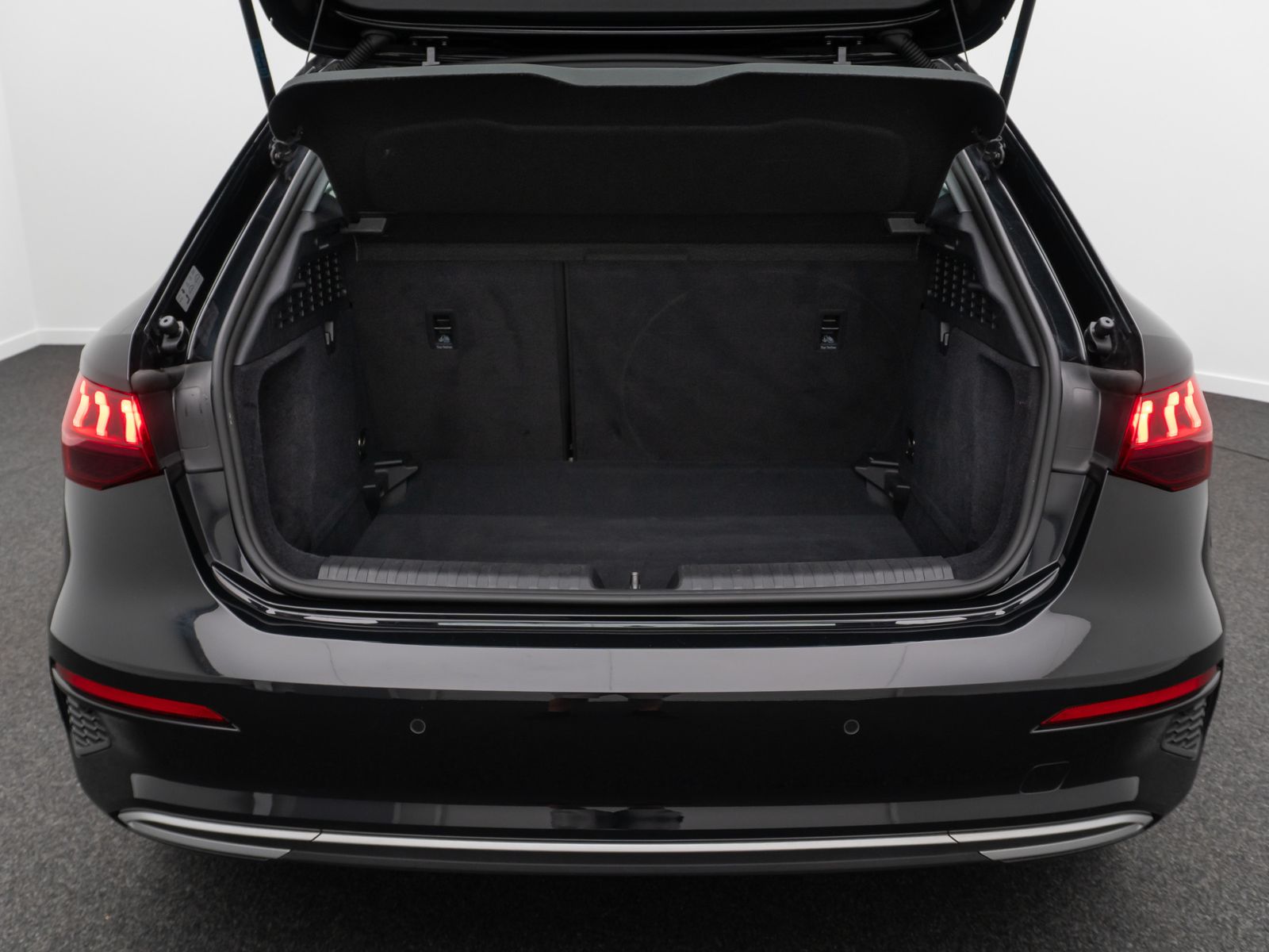 Fahrzeugabbildung Audi A3 35 TFSI Sportback LED PDC Sound Tempomat AHK