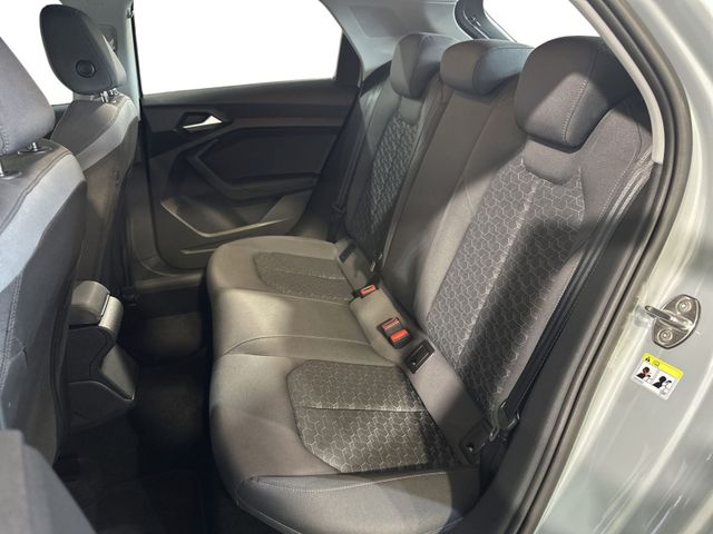 A1 Sportback 25 TFSI KAMERA+ALU+SH+VCP+PDC+RADIO
