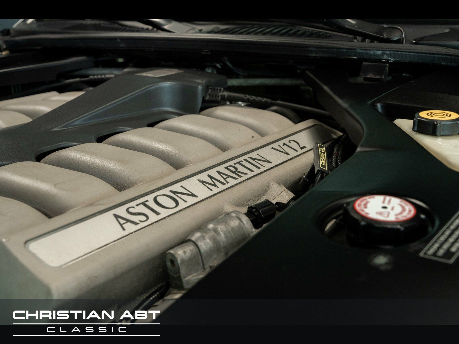 Fahrzeugabbildung Aston Martin Vantage V12