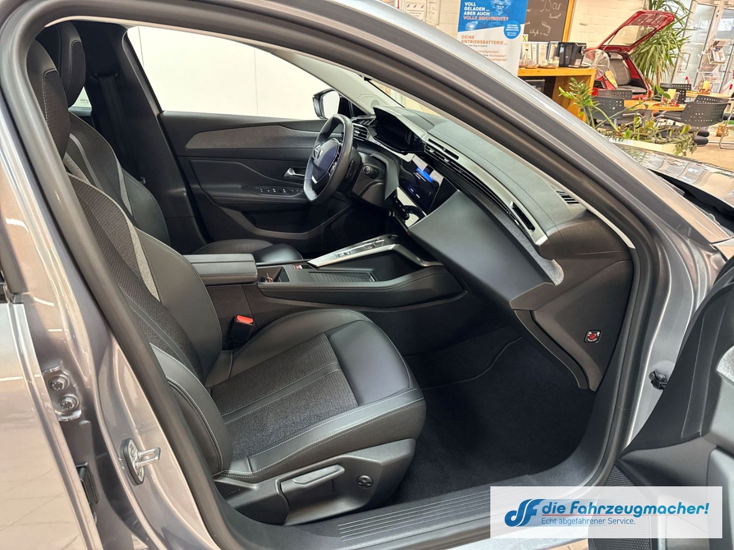 Fahrzeugabbildung Peugeot 308 SW Allure Pack Navi Memory Sitze 360 Kamera