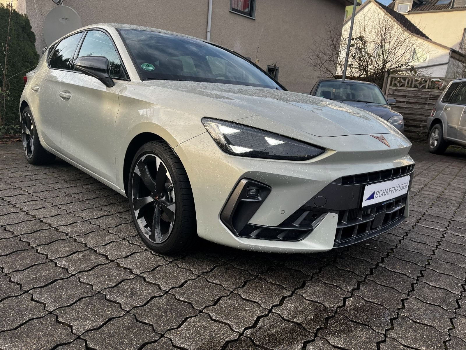 Fahrzeugabbildung CUPRA Leon 1.5 eTSI 110 kW SHZ PDC LED CARPLAY LHZ 18"