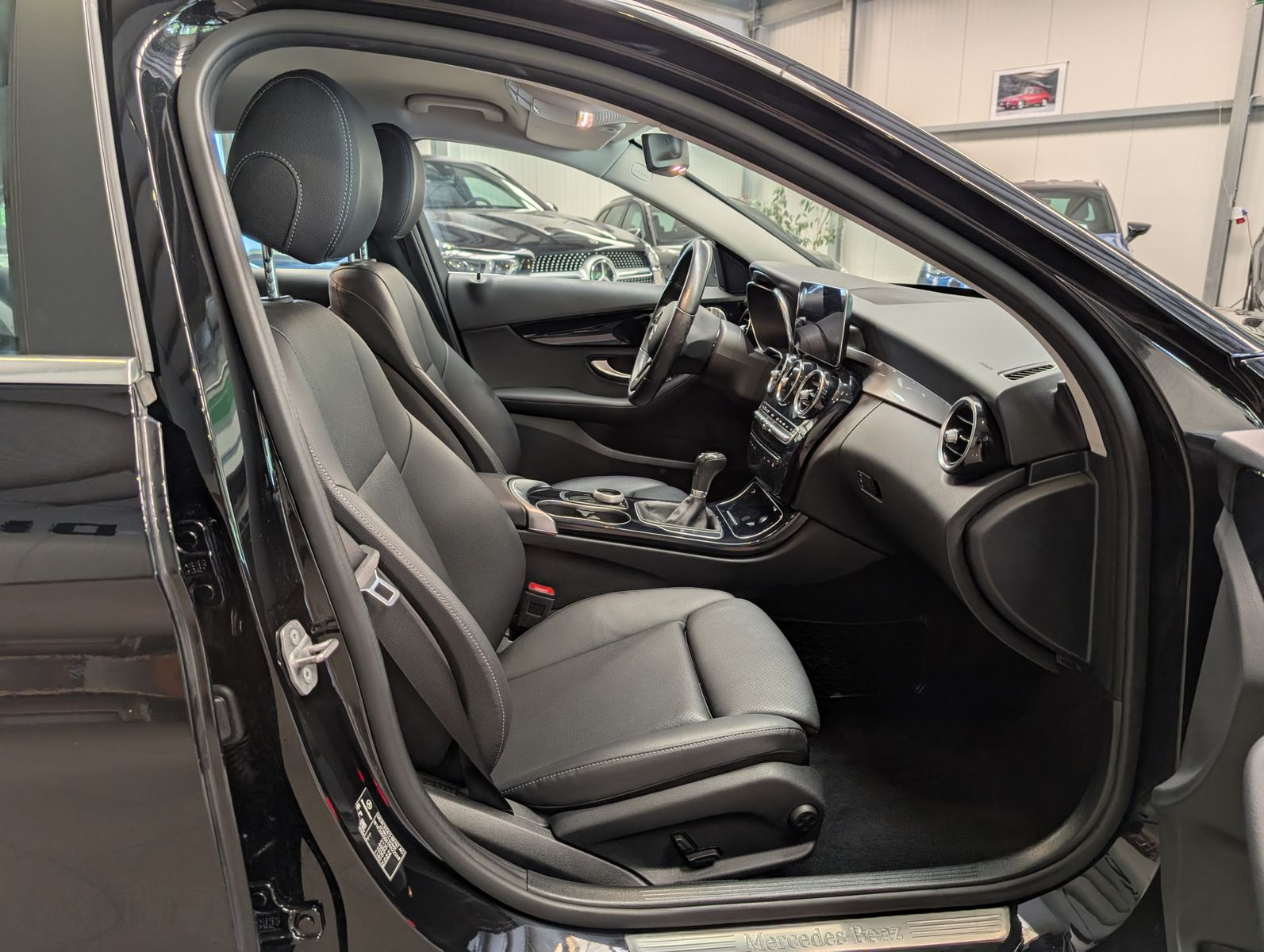 Fahrzeugabbildung Mercedes-Benz C 180 d lim. LED Burmester SHZ Park-Paket Keyles