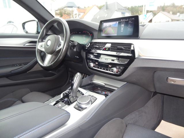 Fahrzeugabbildung BMW 520d xDrive M Sportpaket/HUD/Live-Cockpit/Kamera