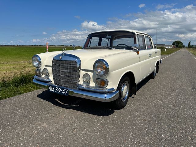 Mercedes-Benz 190D W110 Heckflosse Oldtimer 1965 Good Conditio