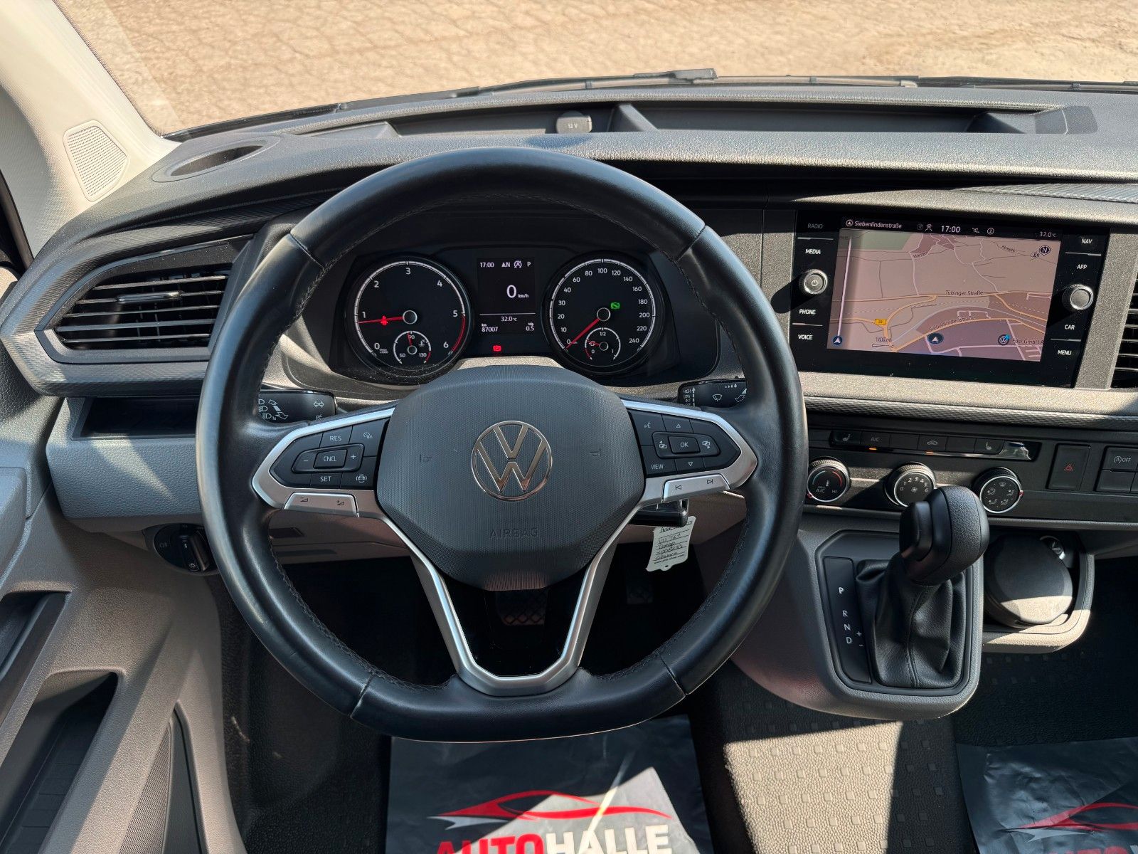 Fahrzeugabbildung Volkswagen T6.1 Transporter Kurz 2.0 TDI DSG CarPlay Navi