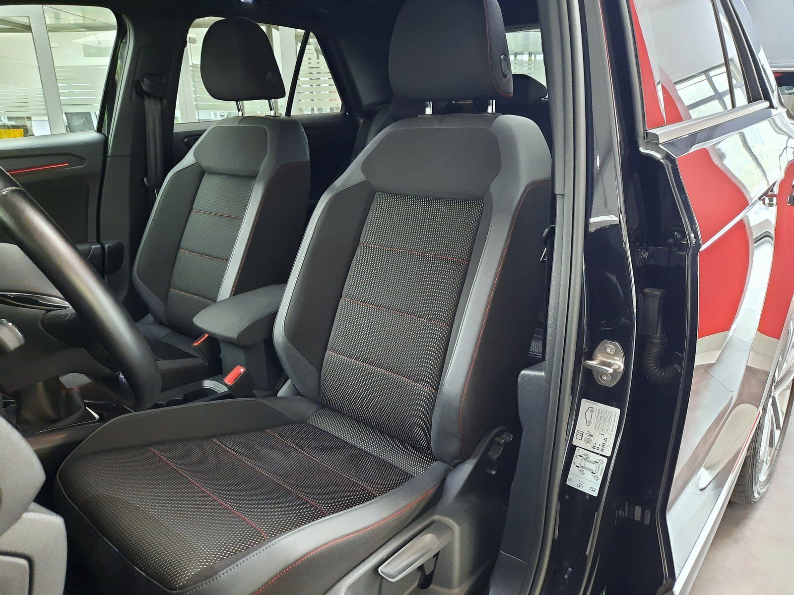 Fahrzeugabbildung Volkswagen T-Roc Sport TSI *Panodach*Navi*Cam*LED*ACC*App*
