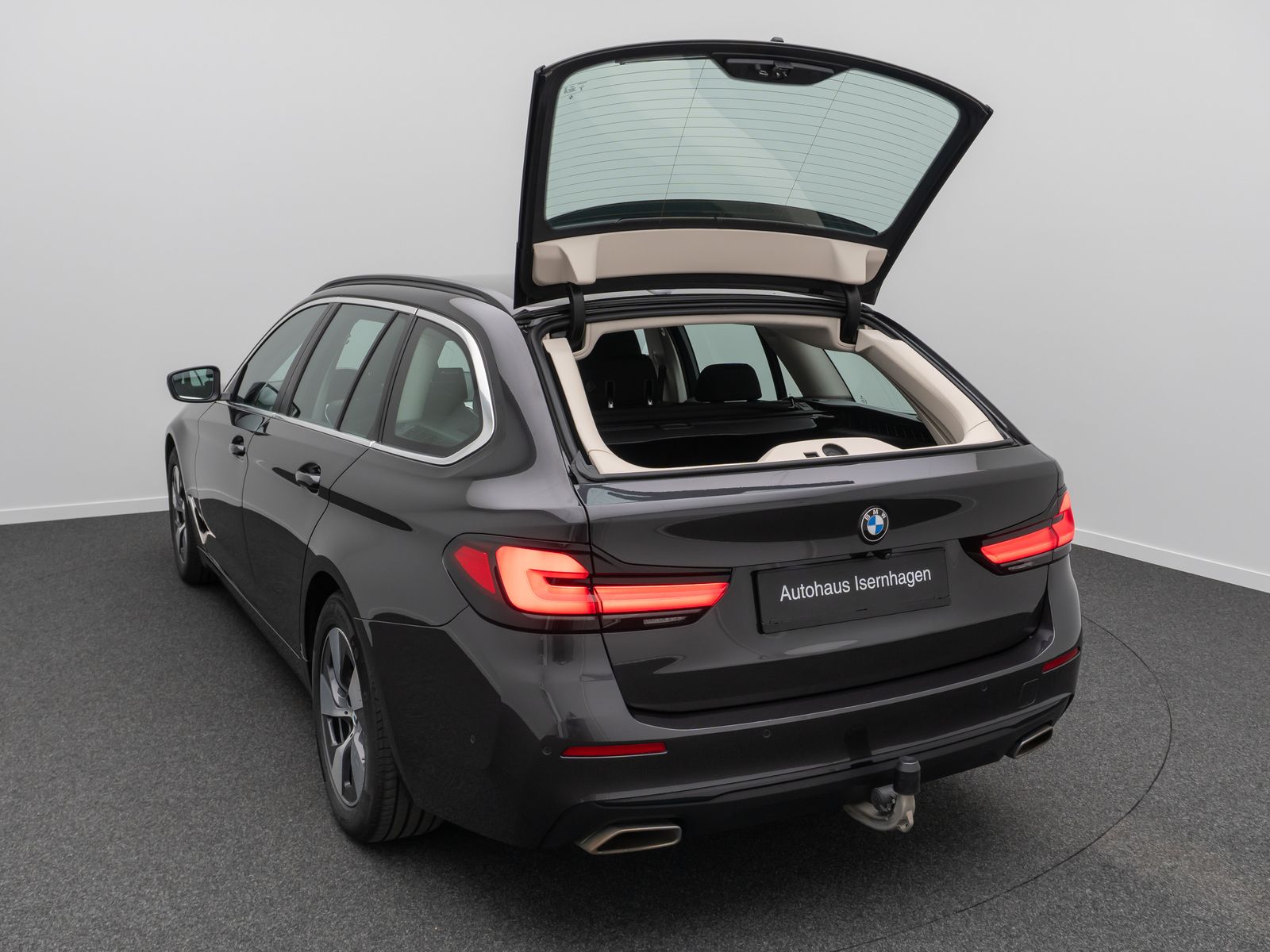 Fahrzeugabbildung BMW 520d xD  DAB Laser HUD Kamera AHK ALarm Komfort