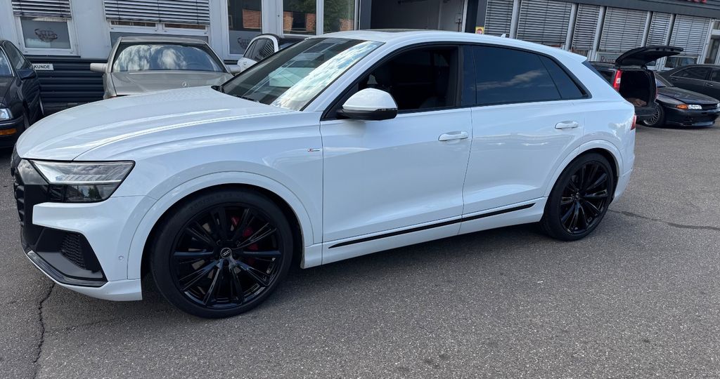 Image of Audi Q8