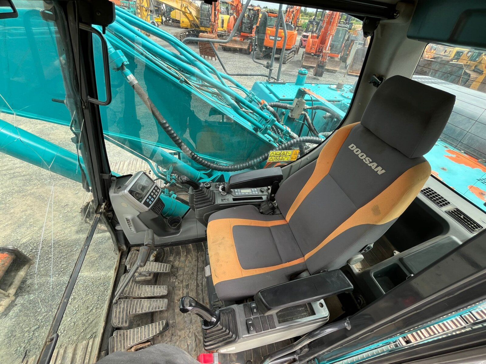 Fahrzeugabbildung Doosan DX 255 LC Kettenbagger