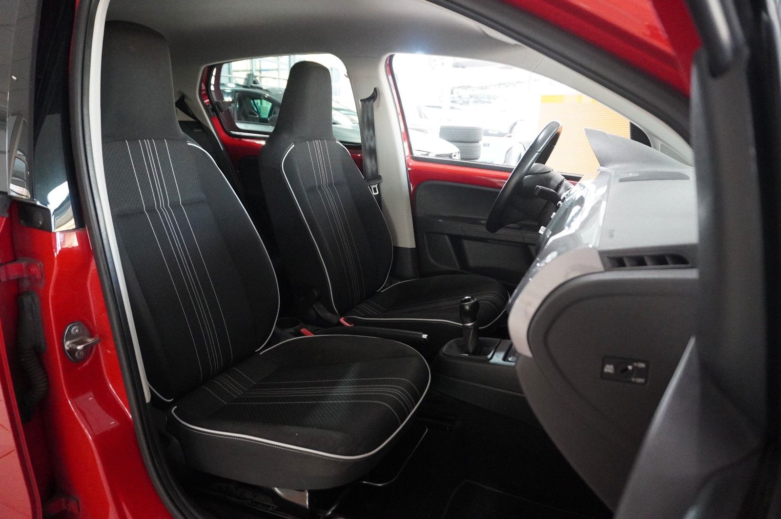 Fahrzeugabbildung SEAT Mii 1.0 SPORT 5-TÜR KLIMA/ALU/CD/AUX/NEBEL/TÜV