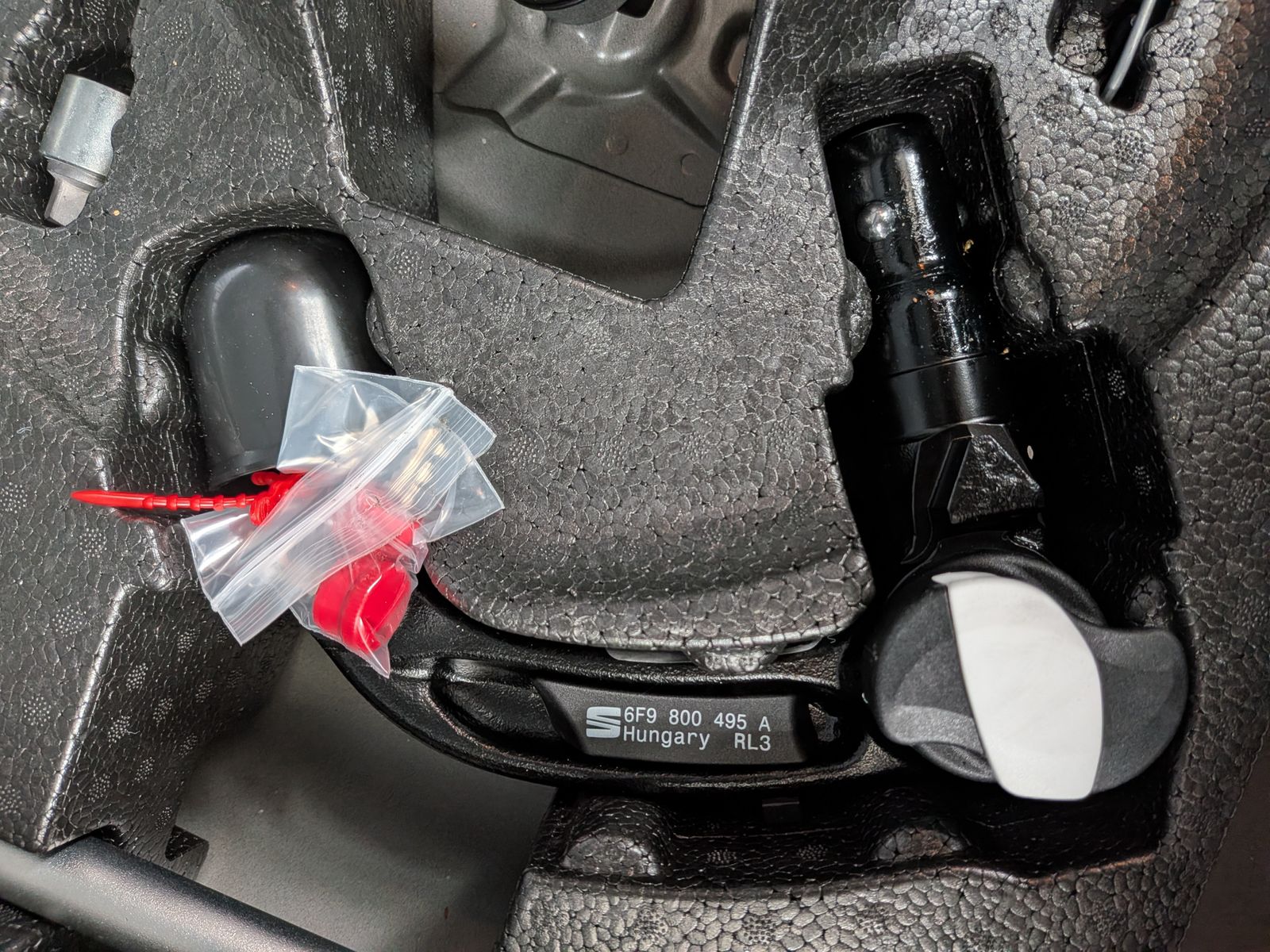 Fahrzeugabbildung SEAT Arona 1.5 TSI FR-LINE Black AHK*ACC*KAMERA*LED