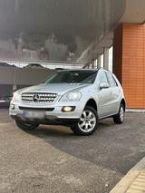 Mercedes-Benz Mercedes ML 320 - Mercedes-Benz ML 320 in Stuttgart