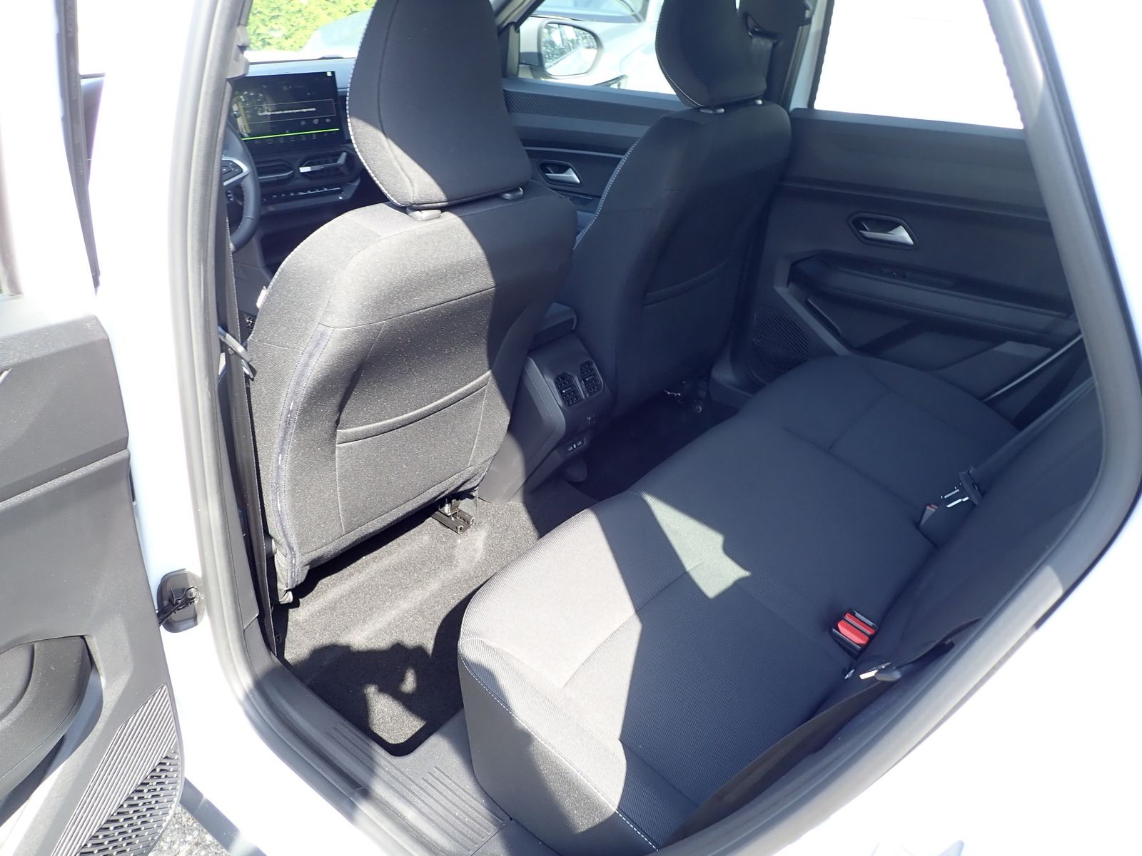 Fahrzeugabbildung Dacia Bigster Expression TCe 140