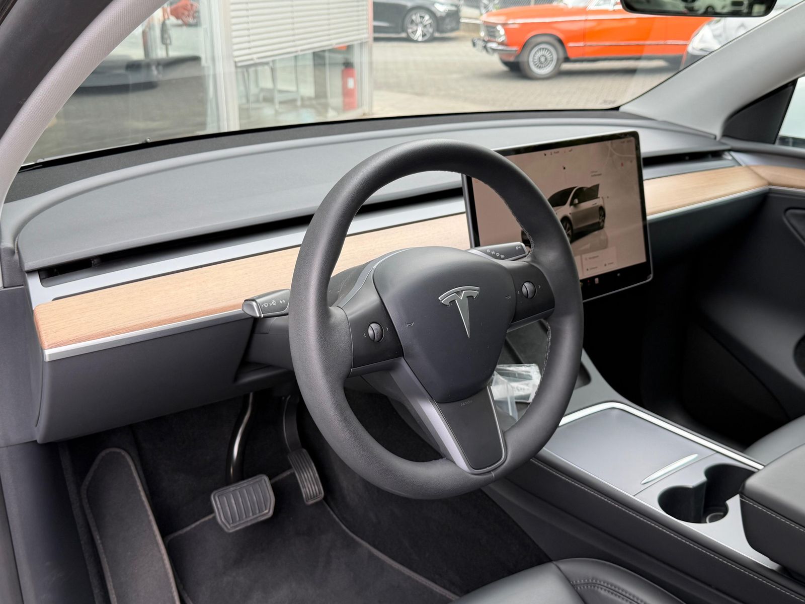 Fahrzeugabbildung Tesla Model Y LR Dual AWD PANO+STDHZ+NAVI+LED+ACC+19"+