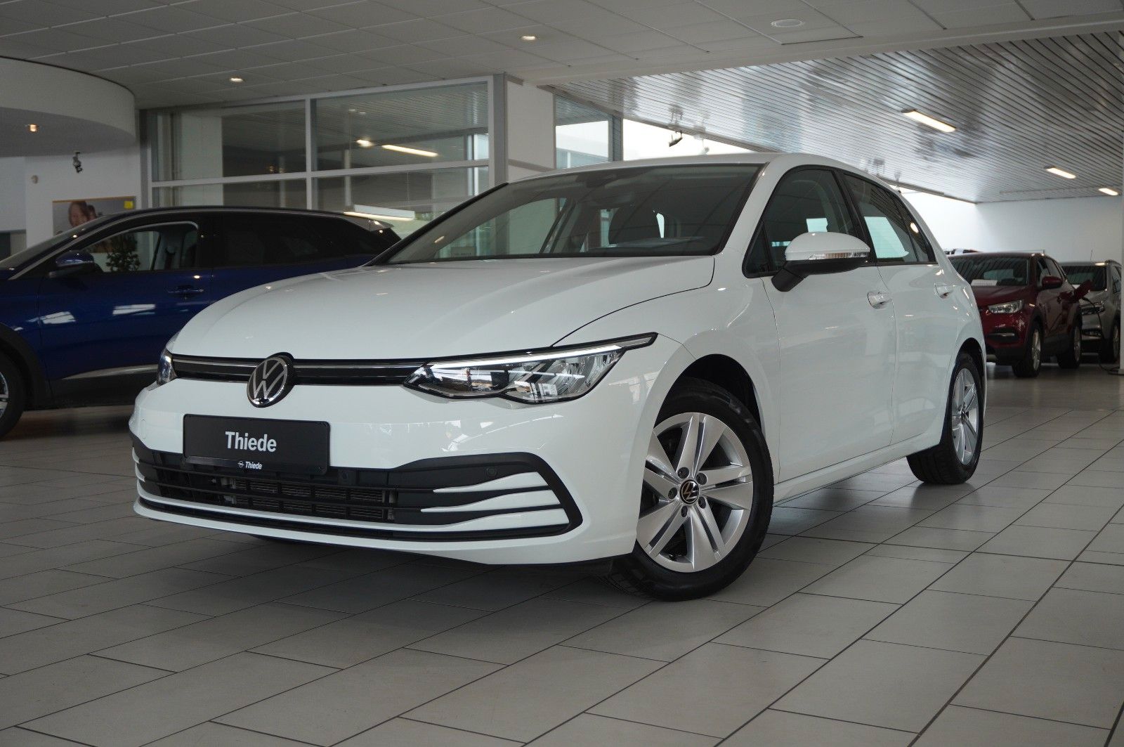 Fahrzeugabbildung Volkswagen Golf VIII Lim. 2.0 TDI LIFE DSG NAVI/LED/VIRTU.