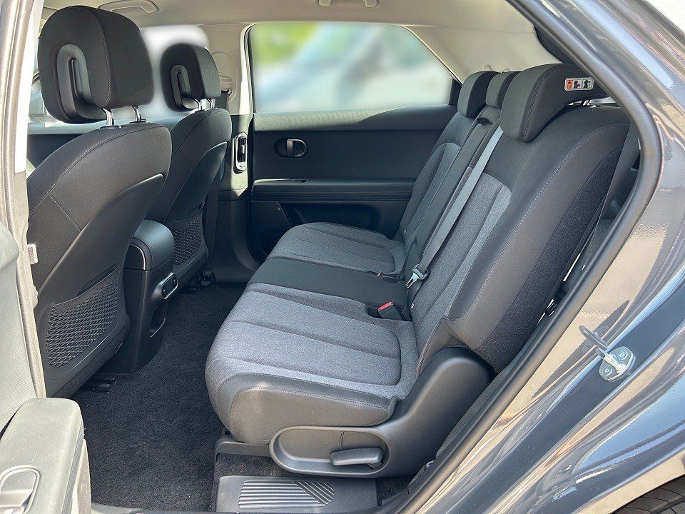 Fahrzeugabbildung Hyundai IONIQ 5 MY25 63 kWh BASIS WÄRMEPUMPE 440KM-RANGE