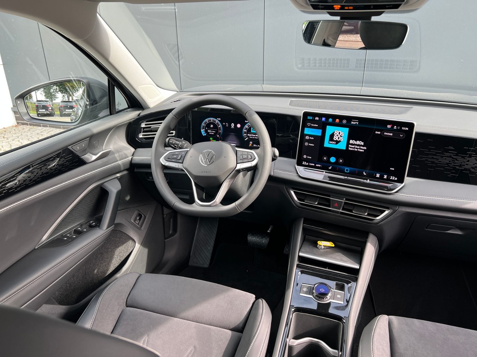 Fahrzeugabbildung Volkswagen Tiguan Elegance 1.5 eTSI DSG *AHK, IQ.Light, 18'