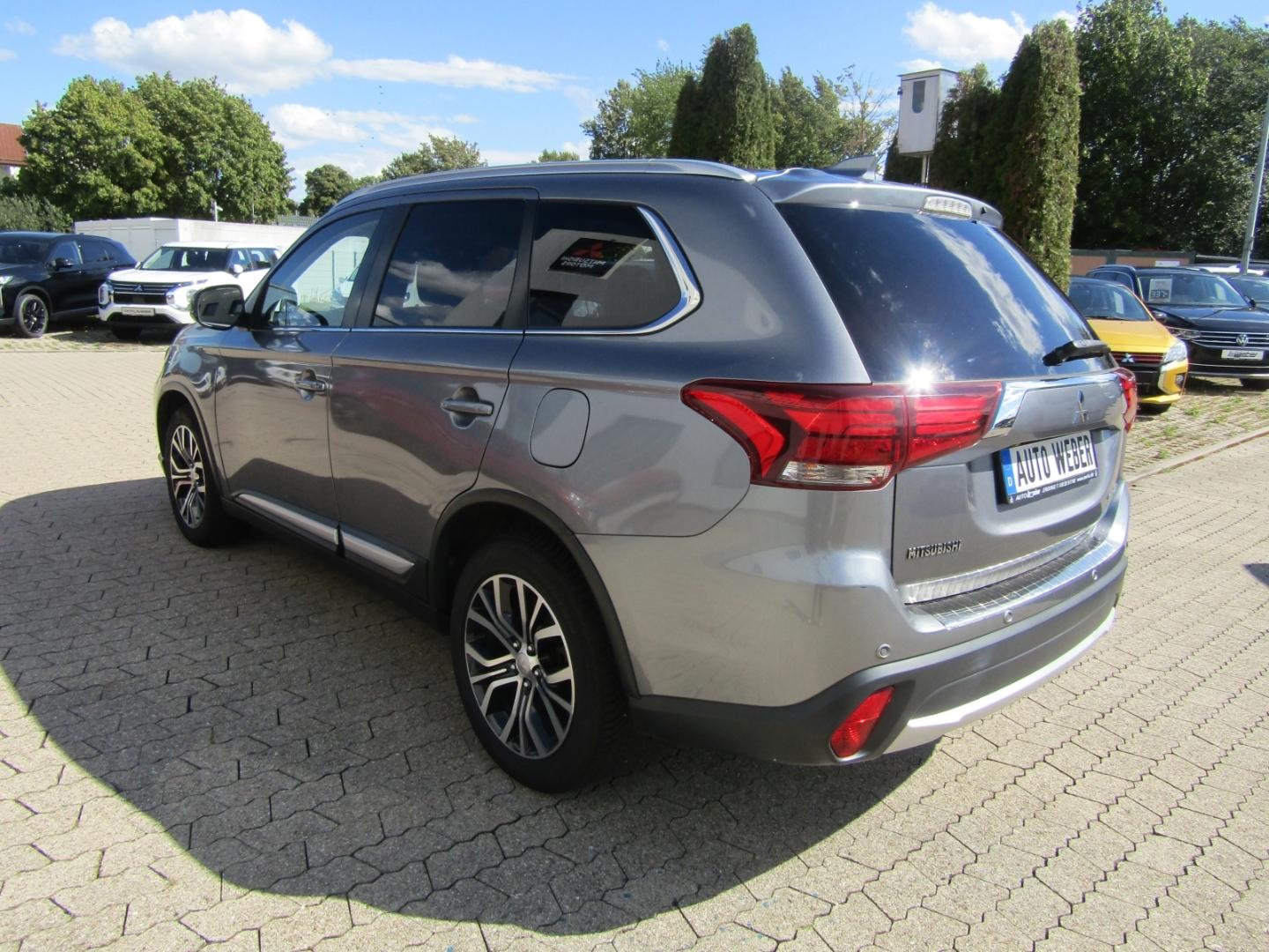 Mitsubishi Outlander Top 4WD 7-SITZER AUTOMATIK KAMERA NAVI