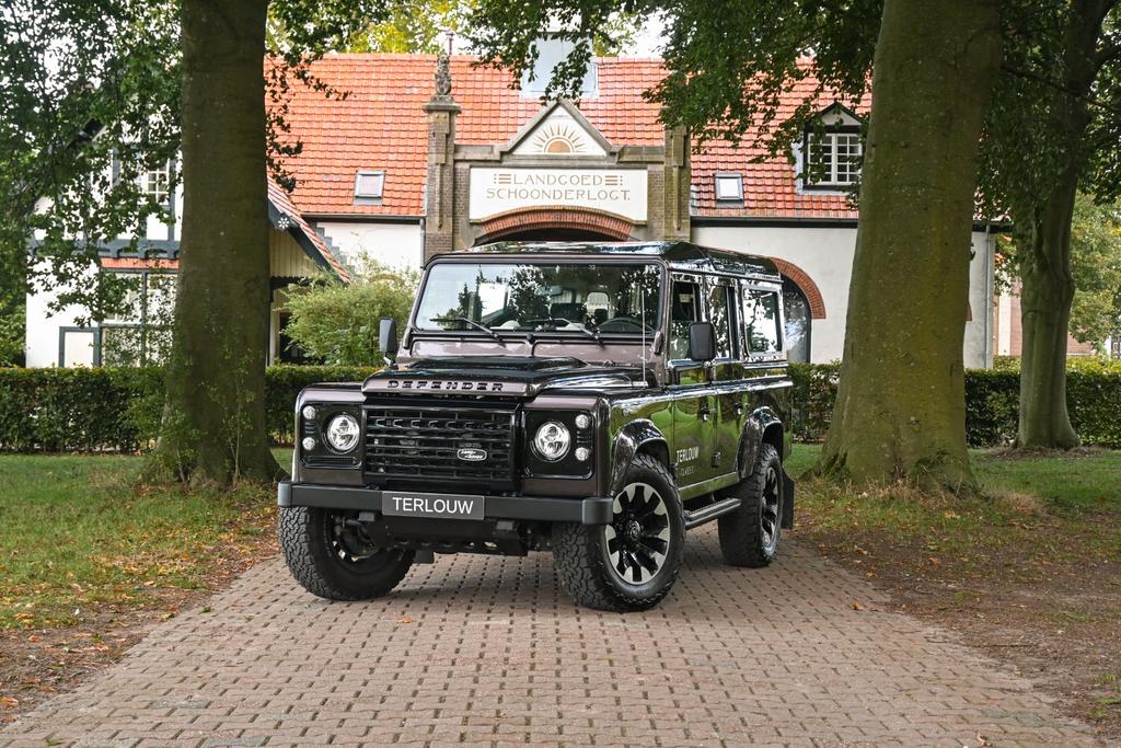 Land Rover 110 Works V8