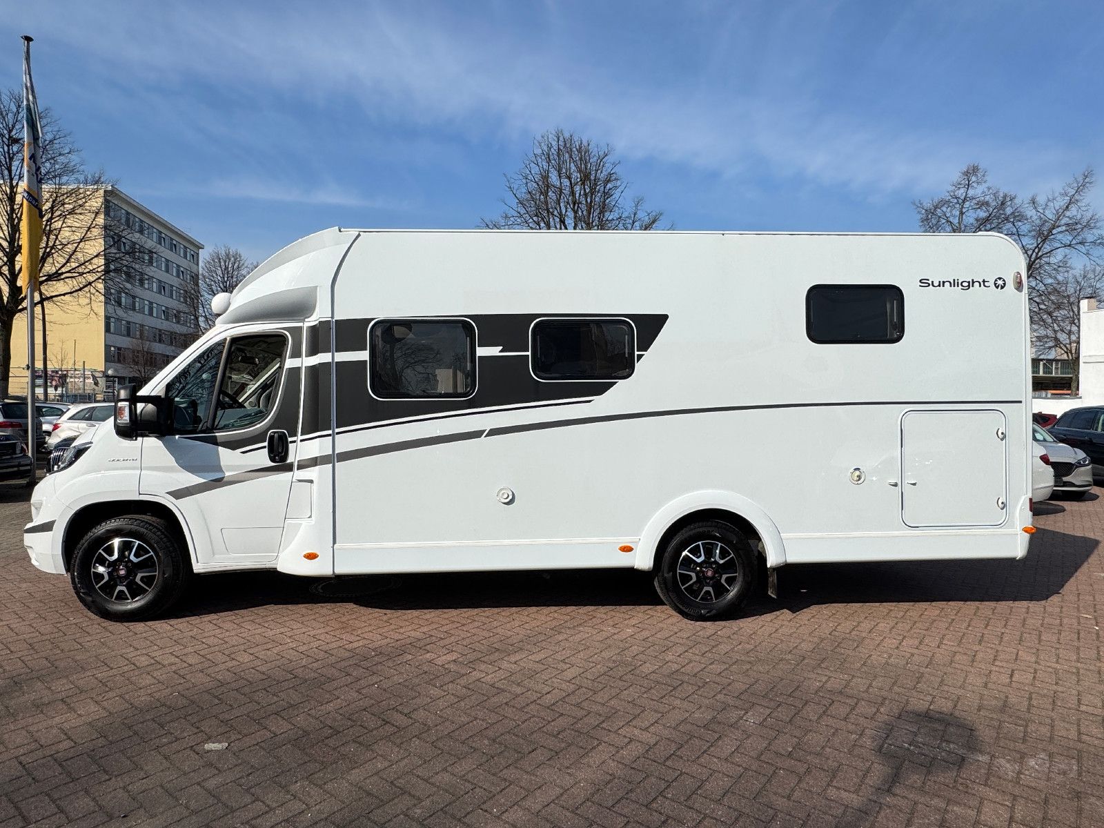 Fahrzeugabbildung Sunlight T 68 ADVENTURE EDITION FIAT LITIHIUM INVERTER 1H