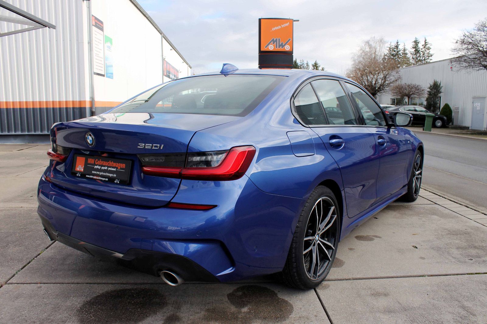 Fahrzeugabbildung BMW 320i xDrive MSport Steptr. Temp PDC KAM LED NAV