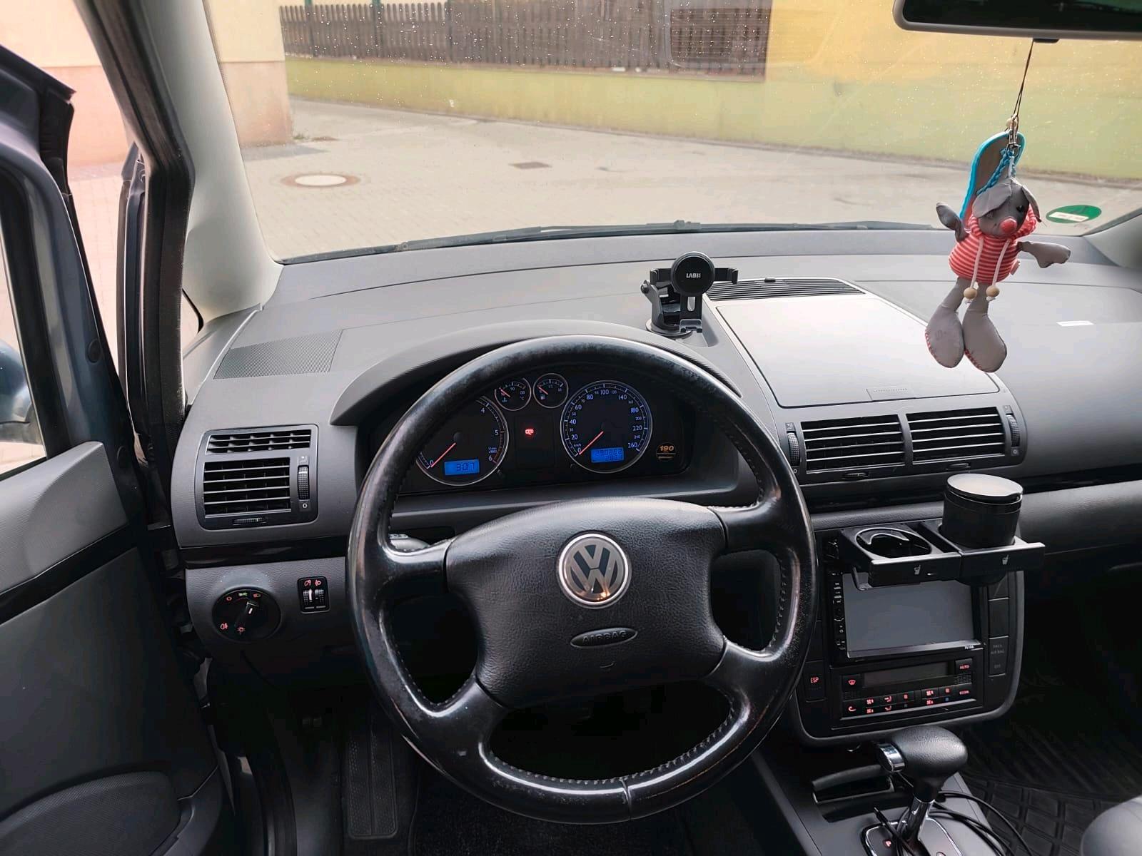 Volkswagen Sharan 2010 — photo 14