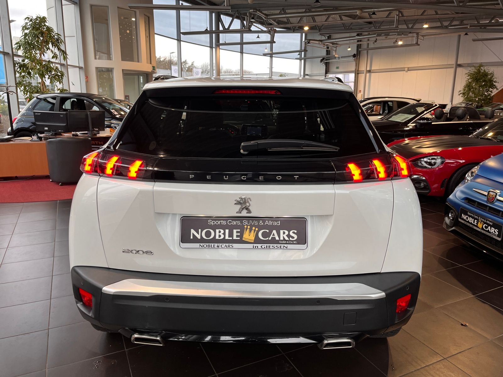 Fahrzeugabbildung Peugeot 2008 Allure LED NAV DAB SHZ PDC ALU