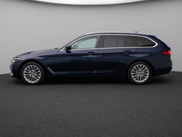 Fahrzeugabbildung BMW 520d xD Luxury Line Kamera HUD DAB HiFi DisplKey