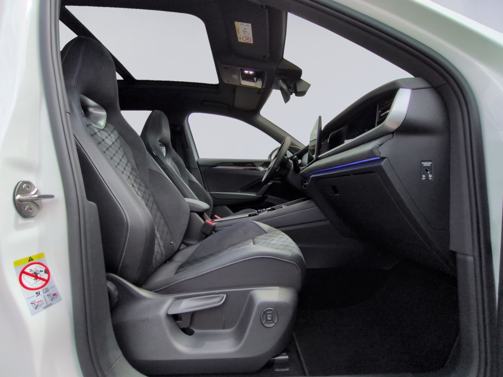 Tayron R-Line TDI 4MO AHK+STHZ+MATRIX+PANO+DCC+