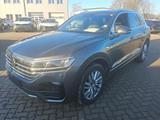 Volkswagen Touareg R-Line 4Mot.*20Zoll*PANORAMA*LUFT*HIFI* - Volkswagen Touareg in Magdeburg